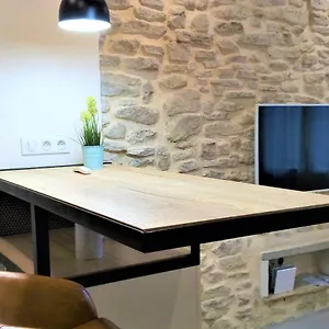 https://le-petit-studio-15-m2-centre-ville-sorgue-a-50-m.fr-provencehotel.com